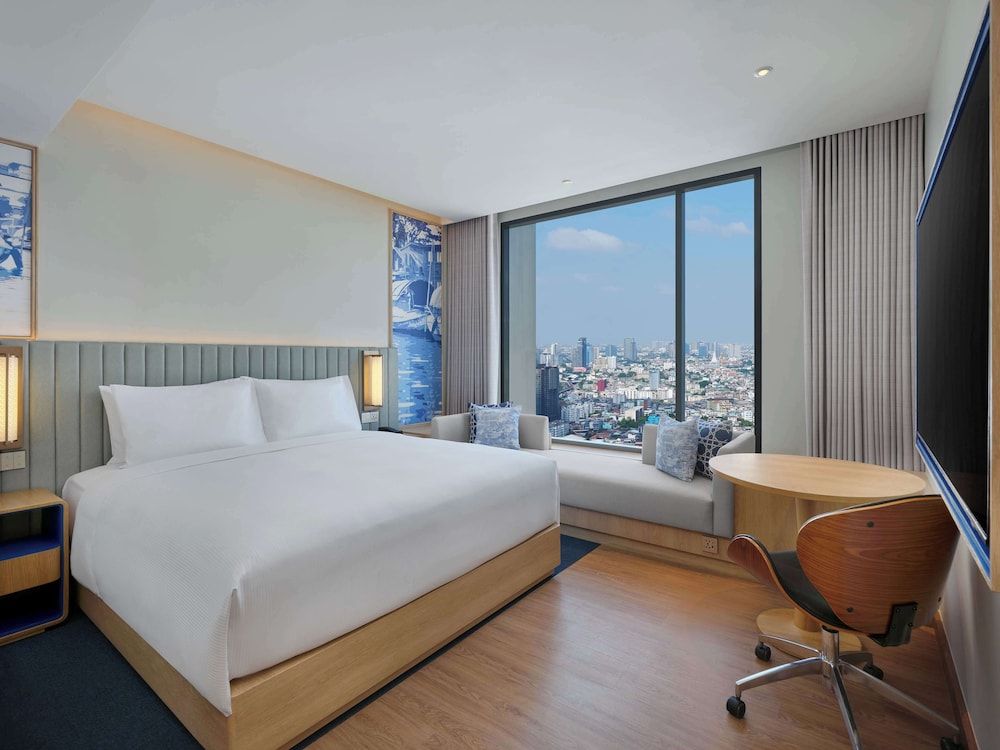 Deluxe Room, City View (King)