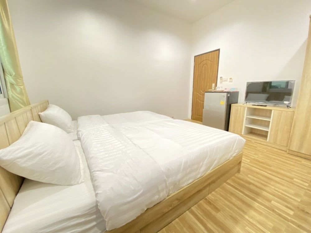 Royal Room, 2 Twin Beds, Non Smoking, City View