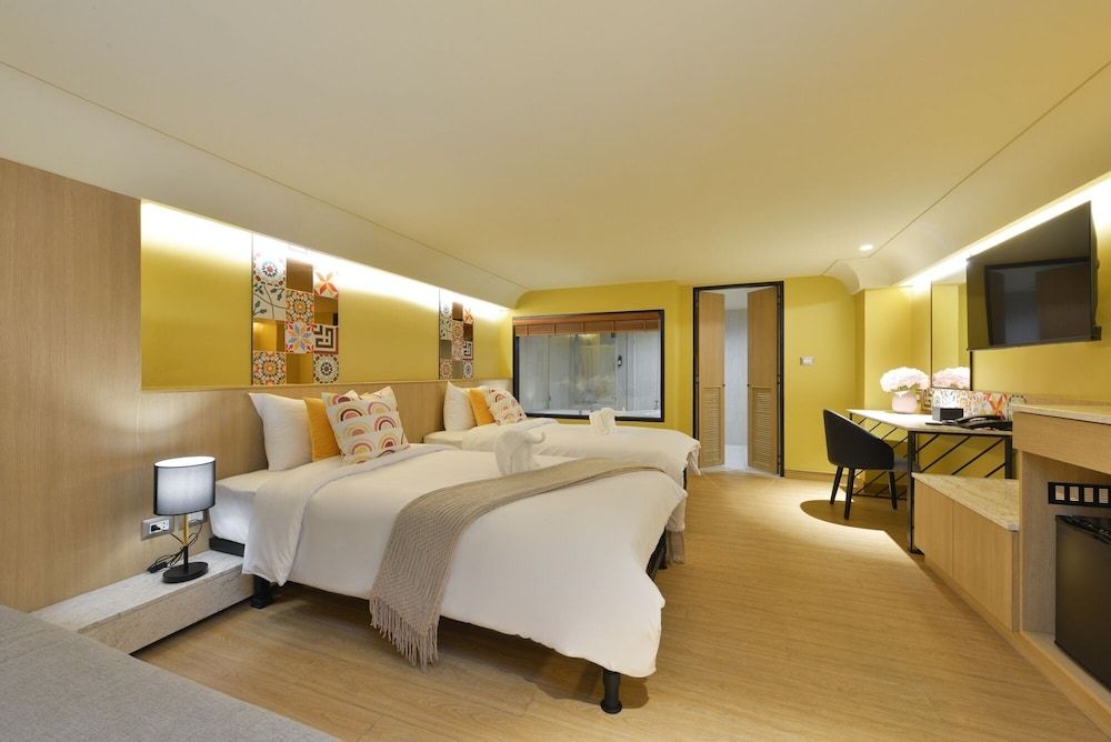 Executive Twin Room with Bathtub