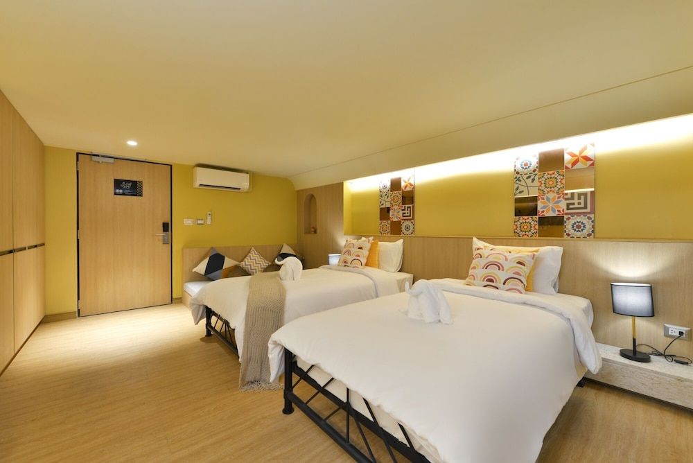 Executive Twin Room with Bathtub