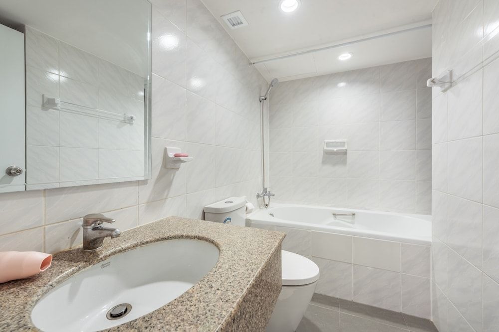 Neom Town Residence Premium Triple Room, City View 11