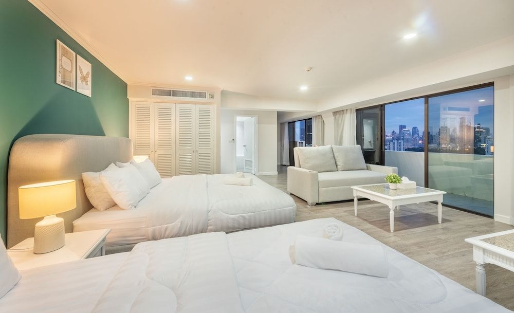 Neom Town Residence Premium Triple Room, City View