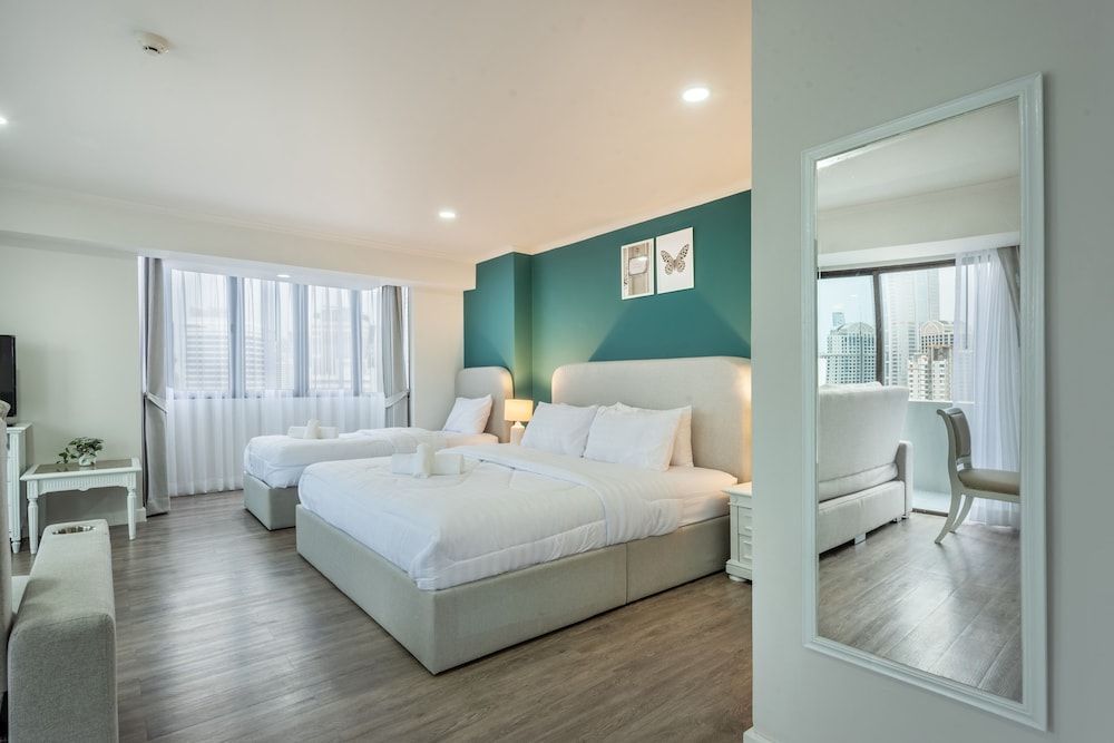 Neom Town Residence Premium Triple Room, City View 4