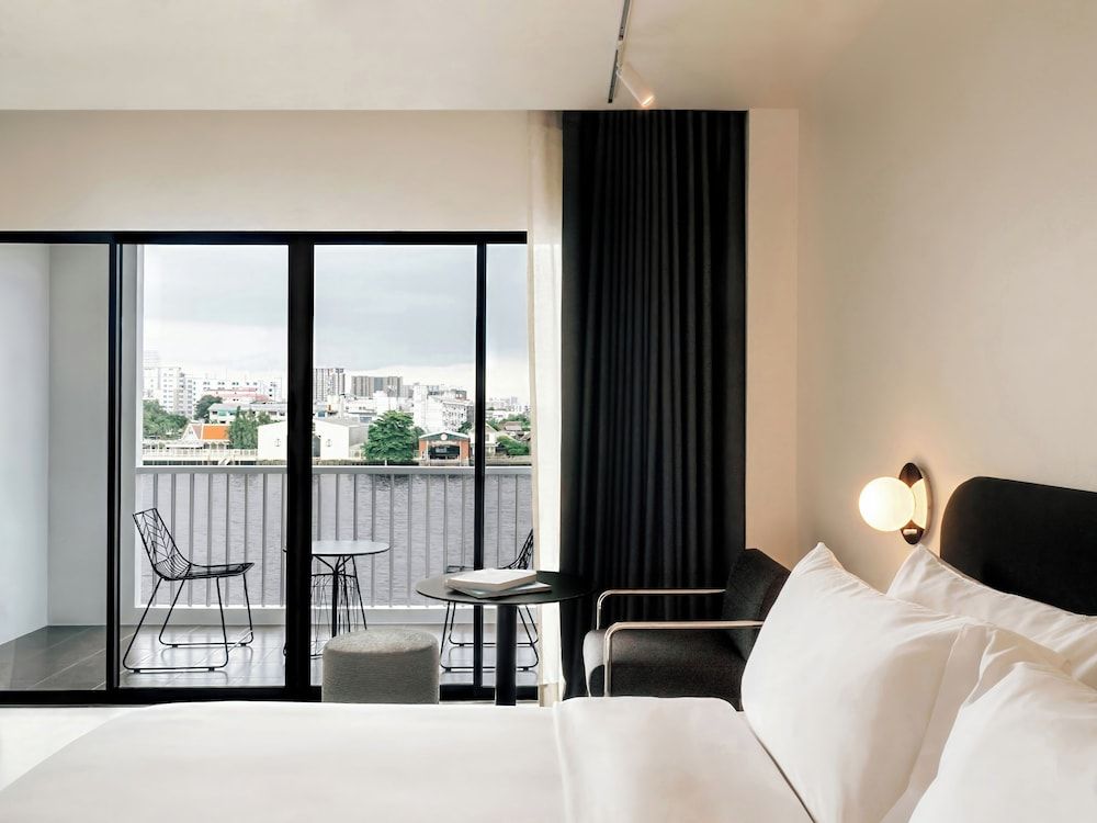 Deluxe Room, 1 King Bed, River View