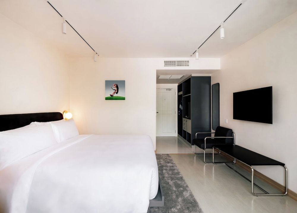 Deluxe Room, 1 King Bed, River View