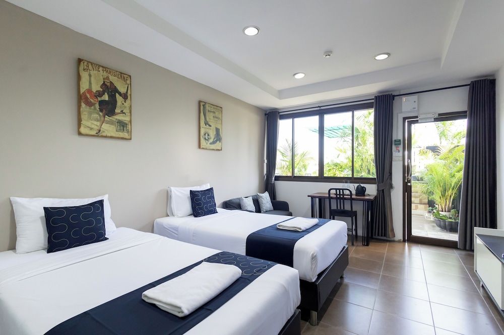 Superior Twin Room, City View (Elevator Available)