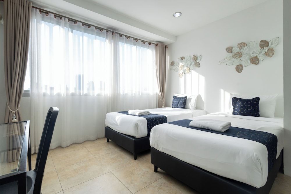 Family Studio Suite, City View (Elevator Available)