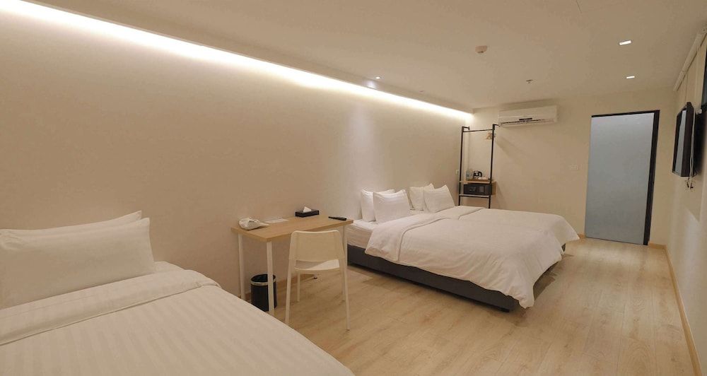 Standard Room, 3 Twin Beds, Non Smoking