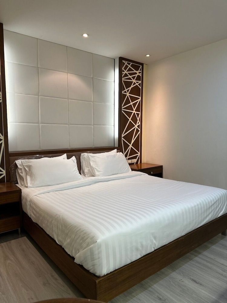 Superior Suite 1 Bedroom (No View)