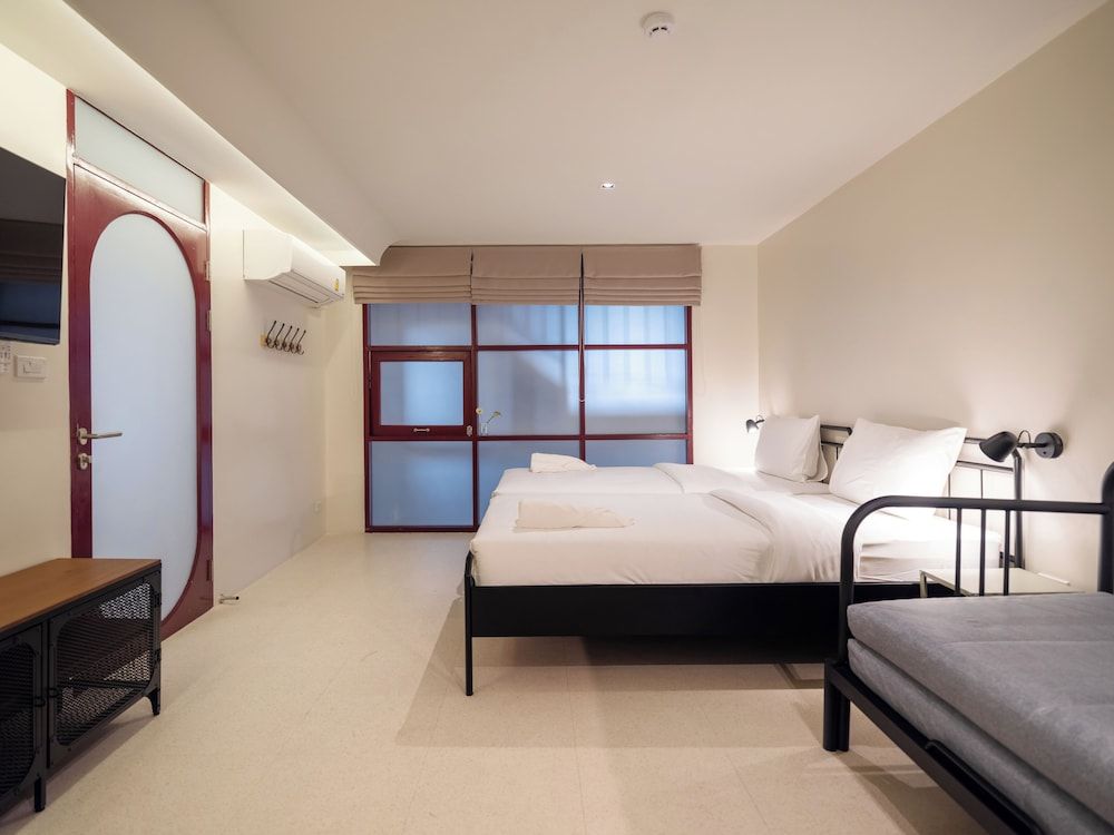 Bedtime Storeys Executive Apartment, 4 Bedrooms, City View 6