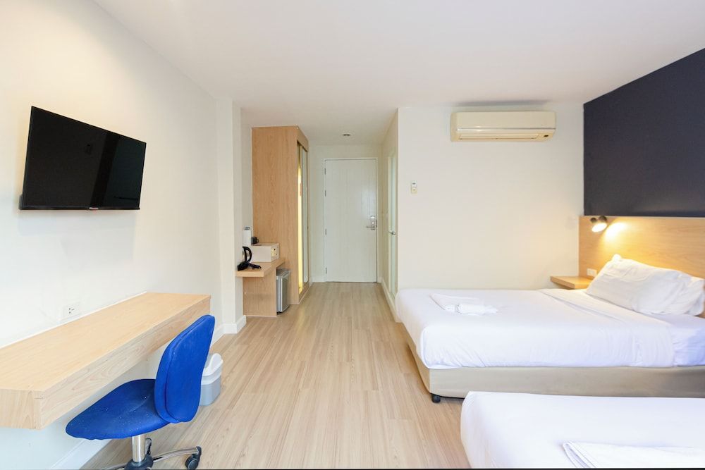 Basic Twin Room, Non Smoking, Private Bathroom
