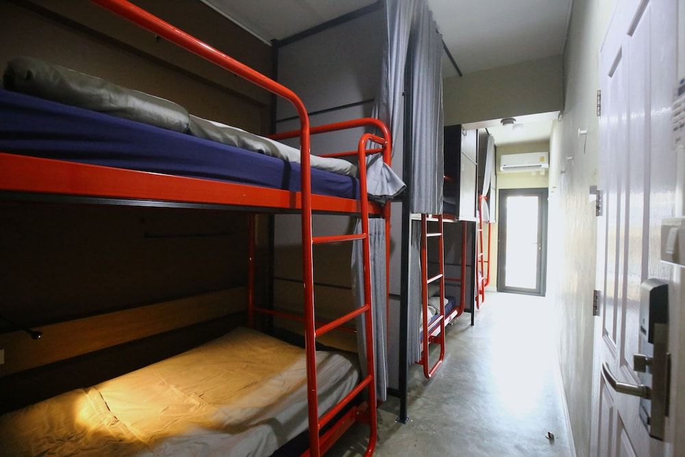6-Bed Mixed Dorm Room