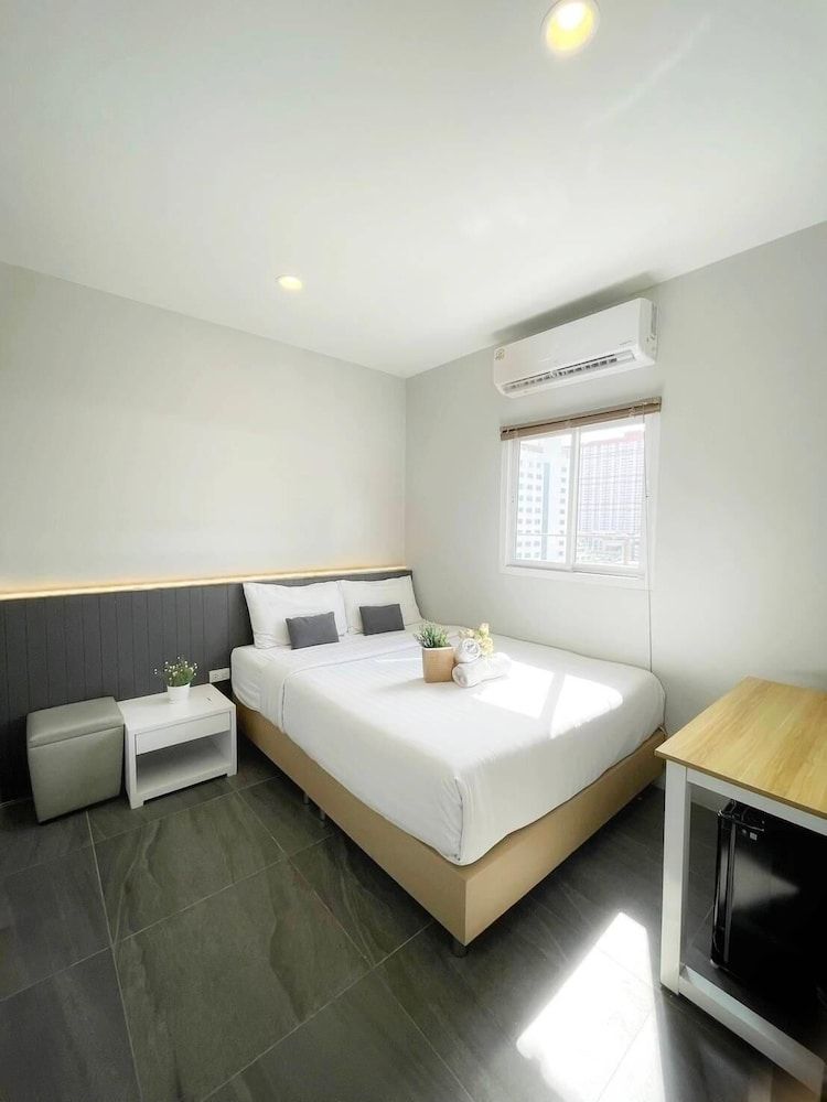 Standard Shared Bathroom