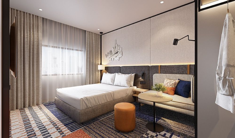 Standard Room, 1 Queen Bed (With Free Breakfast)
