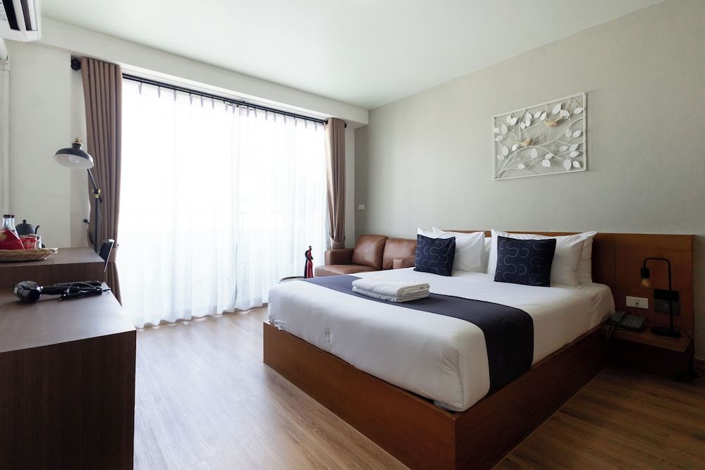 Junior Studio Suite, 1 Queen Bed