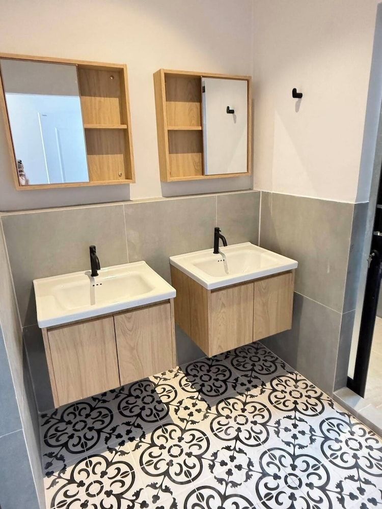 Deluxe Quadruple Room, City View