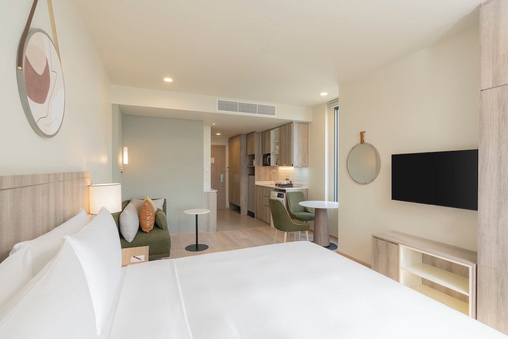 Studio Suite, 1 King Bed, Kitchen (Living Area)