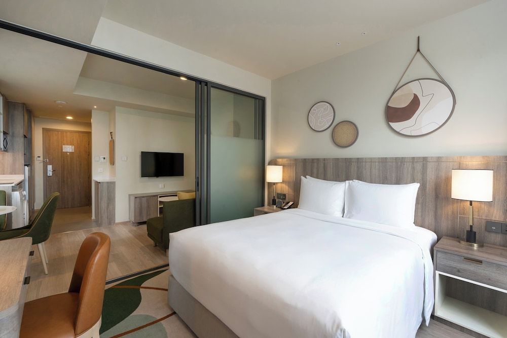 Studio Suite, 1 Queen Bed, Kitchen