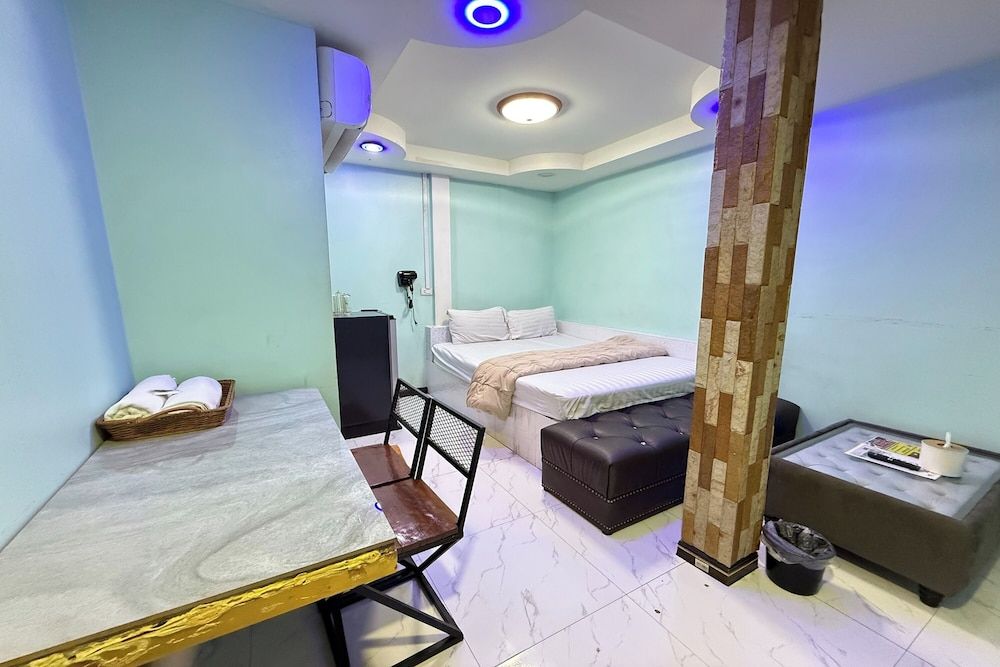 Standard Double Room, No Windows