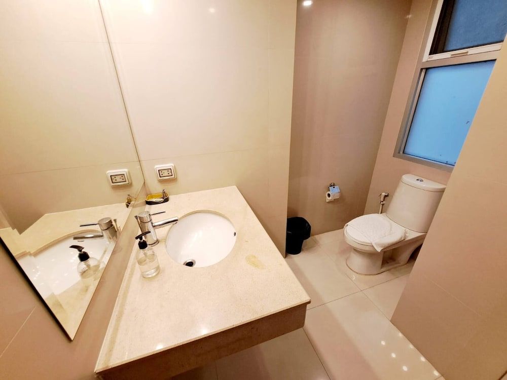 6D - No Impact From Earthquake 3bedrooms 2 Bath Downtown Bangkok Apartment, 3 Bedrooms, Accessible, Balcony 32