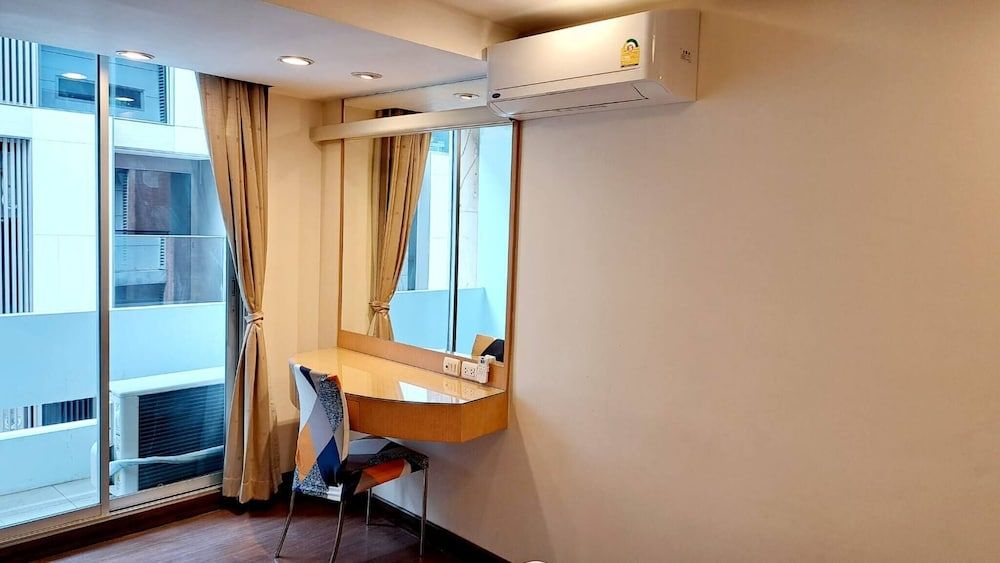 6D - No Impact From Earthquake 3bedrooms 2 Bath Downtown Bangkok Apartment, 3 Bedrooms, Accessible, Balcony 55