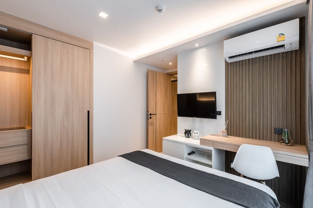 Two Bed Room with Bathtub
