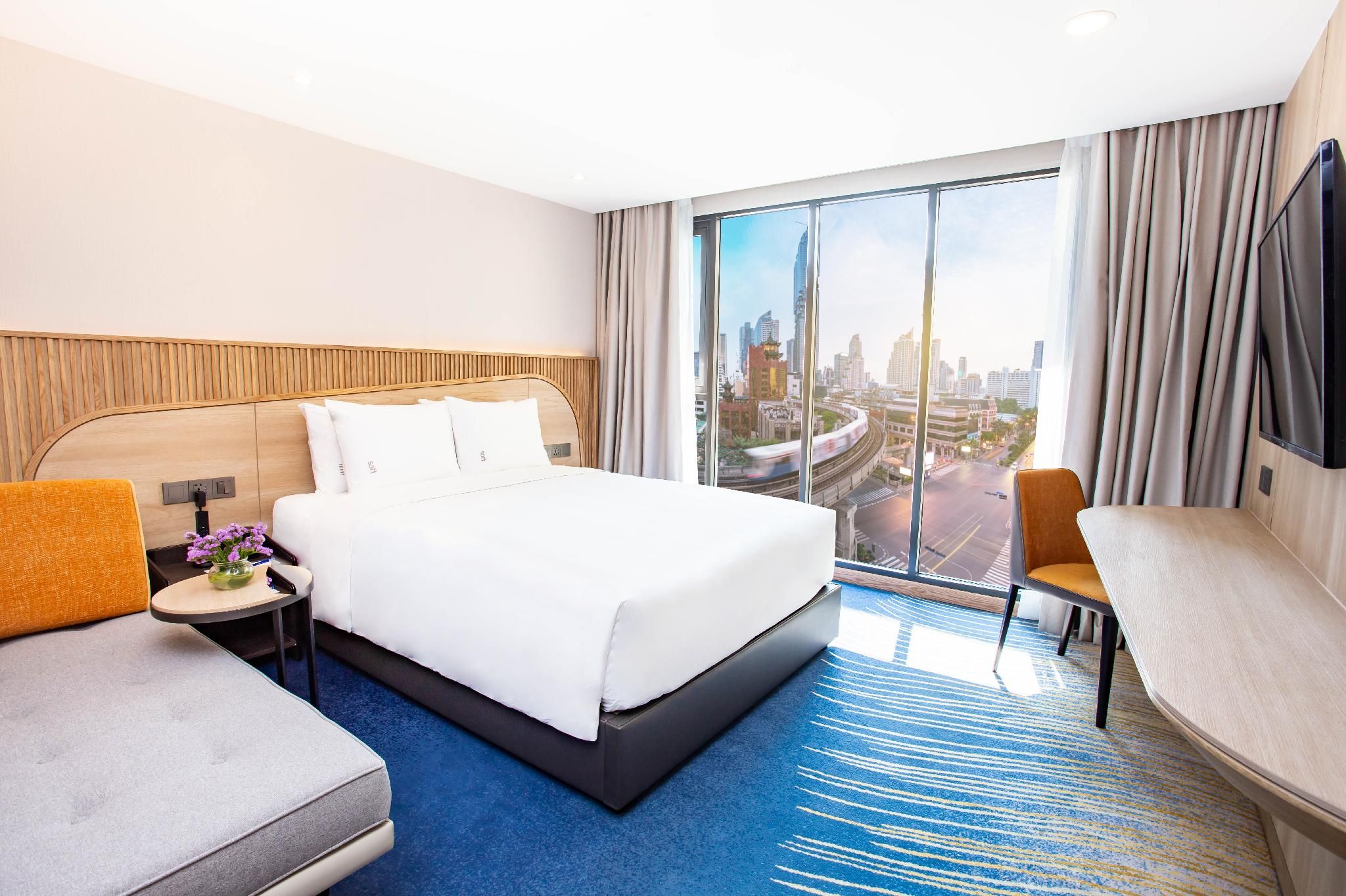 1 Queen Standard Accessible