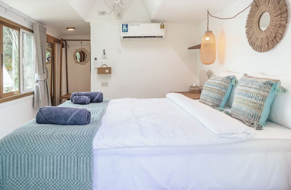 Deluxe Mountain View Room