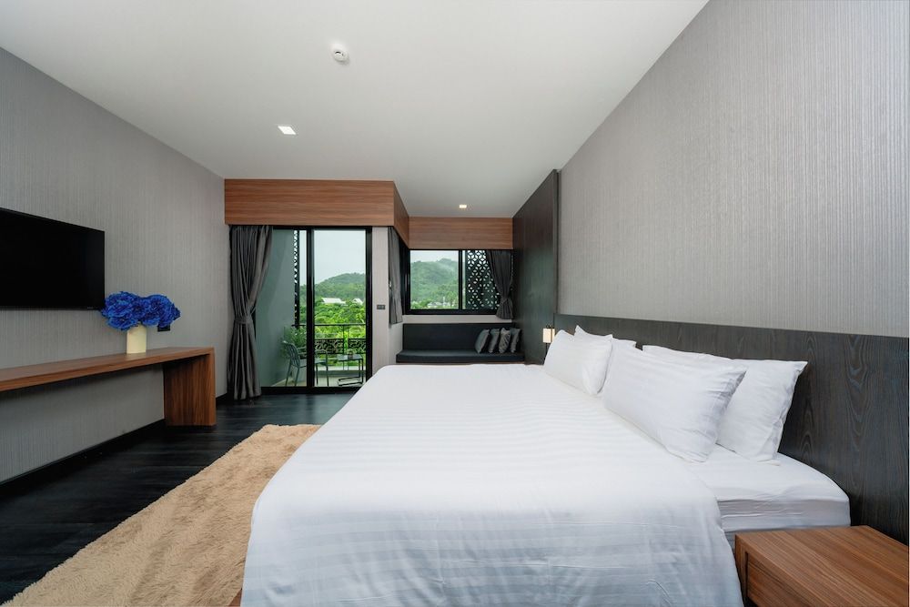 HAPPY HOTEL Deluxe Double Room, 1 King Bed 4