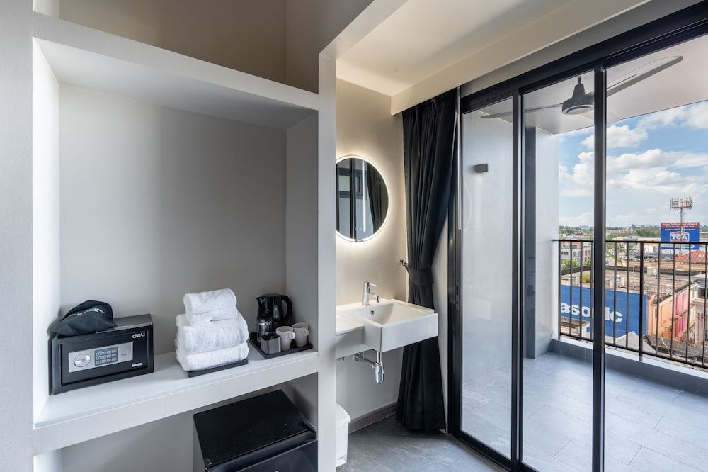 Blu Monkey Hub & Hotel Krabi Town Deluxe Twin Room 4