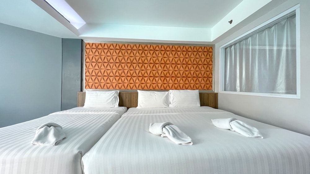 Deluxe Triple Room, Pool View