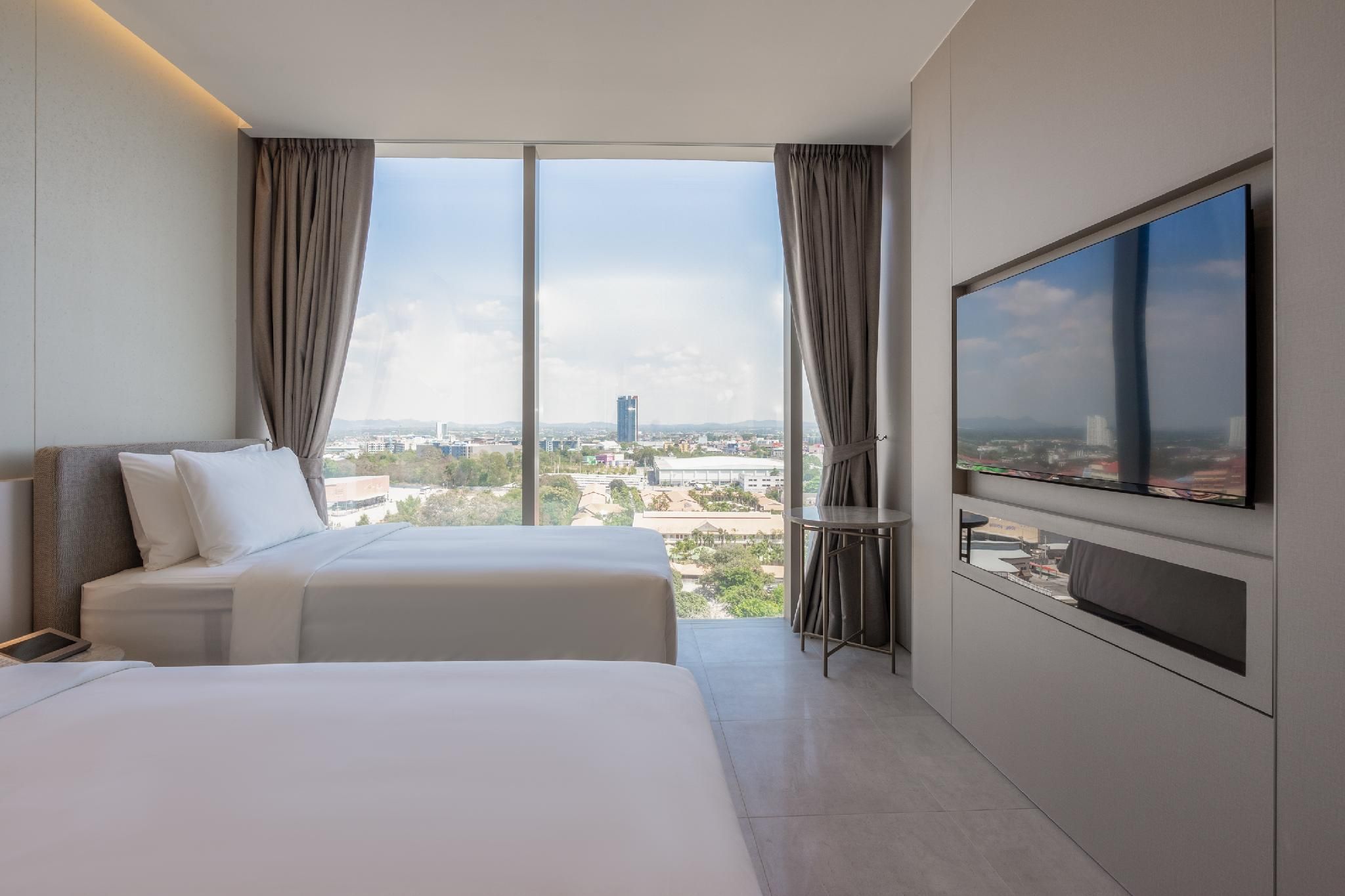 Luna Deluxe Sea View Twin Room