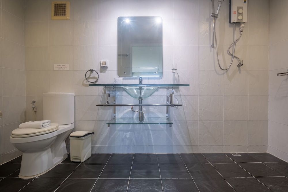 Windy Inn Deluxe Double Room, Pool View 7