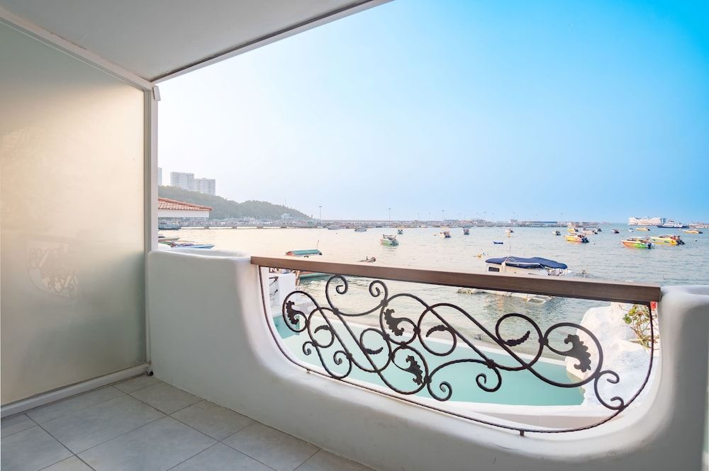 Windy Inn Deluxe Double Room, Ocean View 3