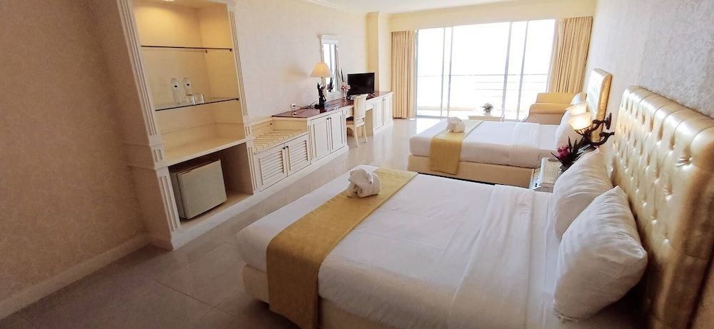 Adriatic Palace Hotel Pattaya Deluxe Double or Twin Room 5