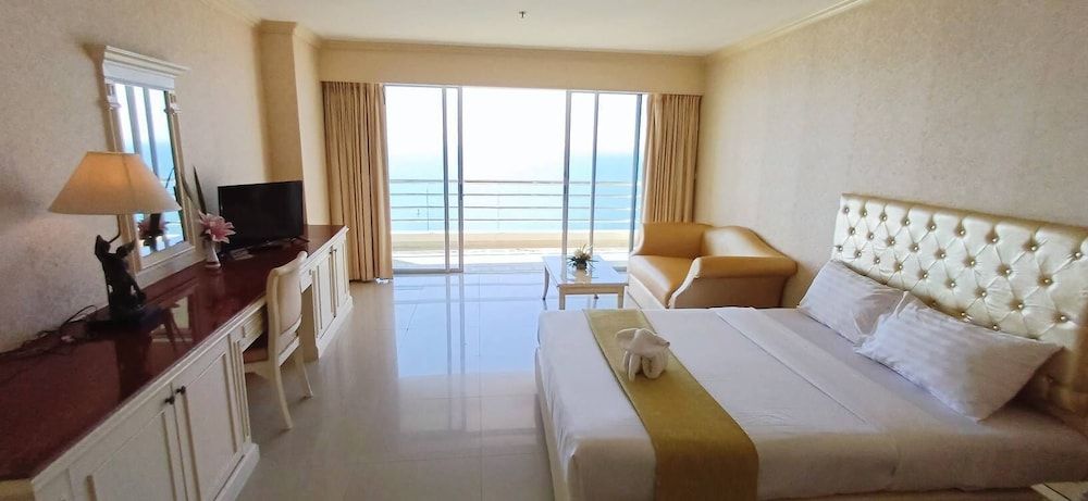 Adriatic Palace Hotel Pattaya Deluxe Double or Twin Room 4