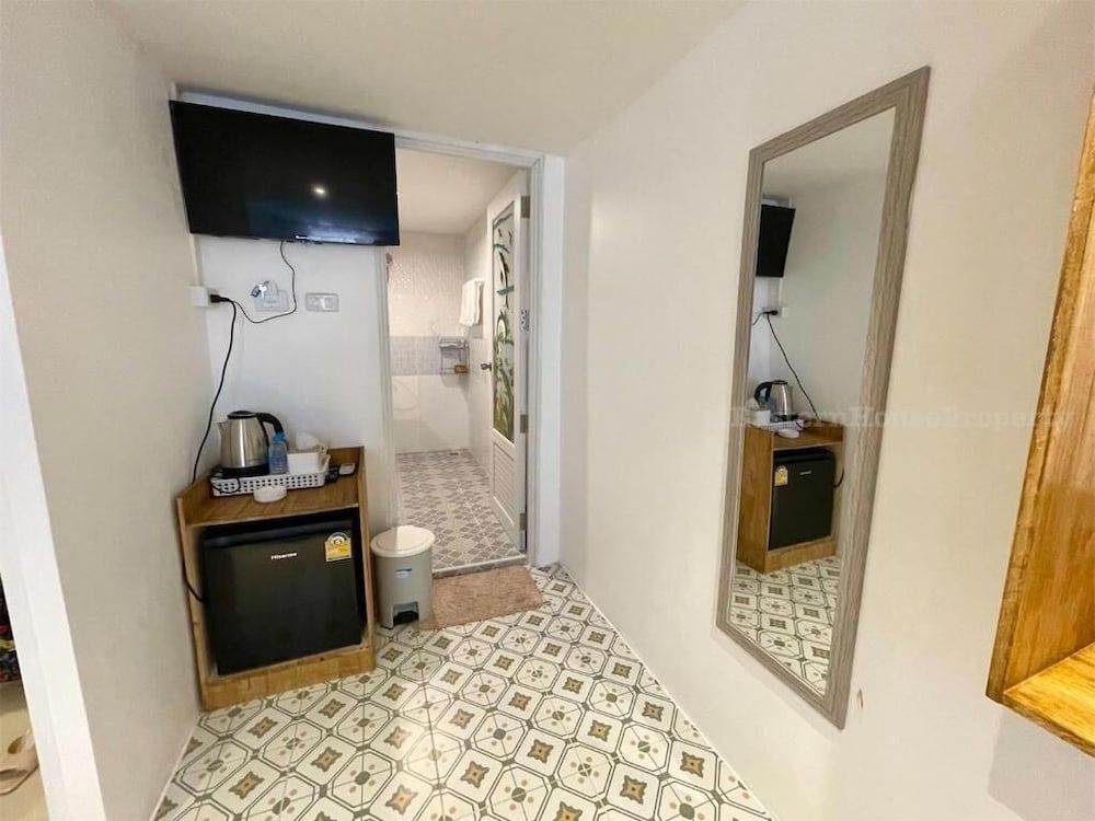 YOK Guesthouse Jomtien Standard Single Room 3