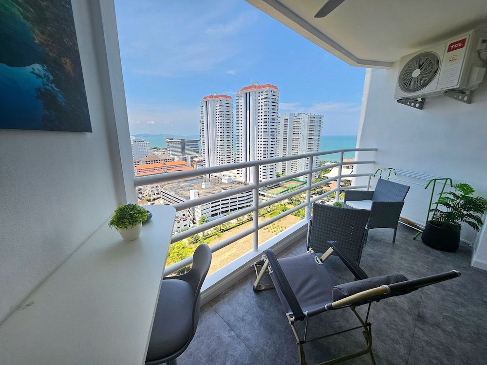 View Talay 5 Jomtien Beachfront Apartment 10