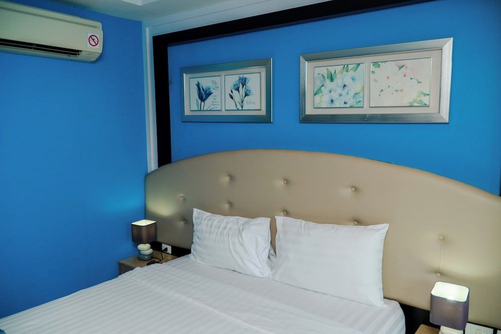 Studio, 1 Queen Bed, City View