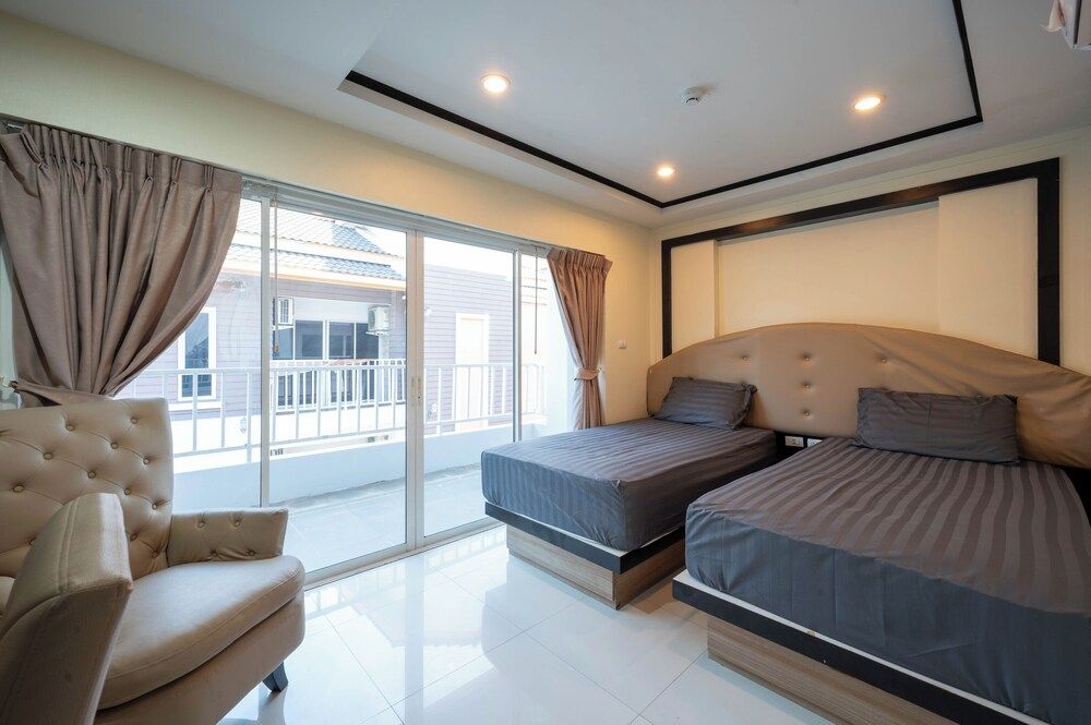 Classic Studio, 2 Twin Beds, Balcony