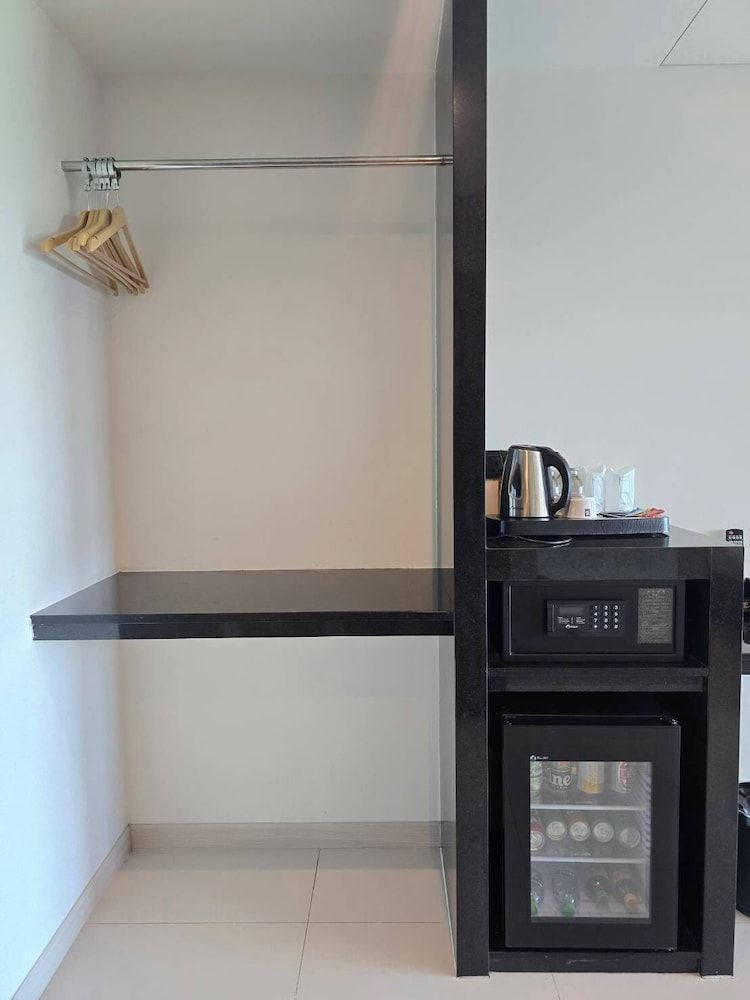 The Tj Hotel Deluxe Twin Room 8