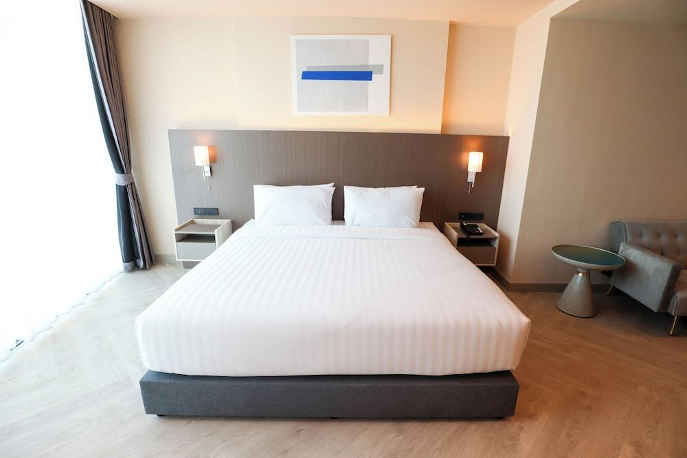 Deluxe Suite, City View