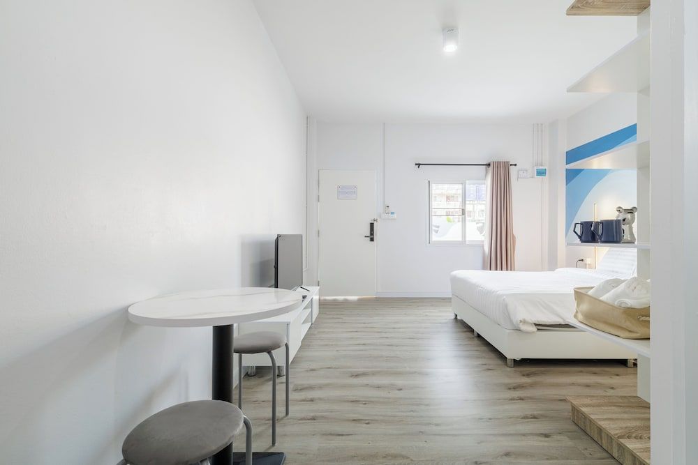 SRINN Hotel Pattaya Klang Superior Double Room 4