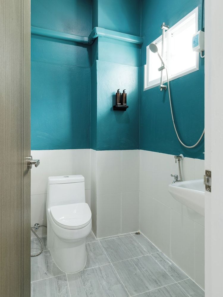 SRINN Hotel Pattaya Klang Superior Twin Room 9