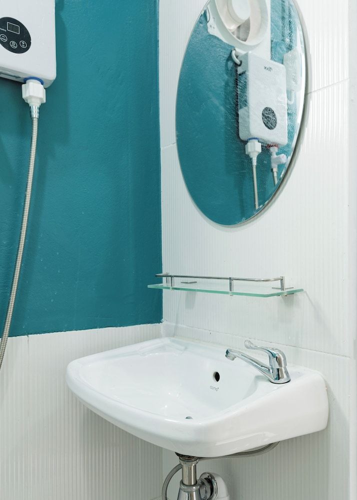 SRINN Hotel Pattaya Klang Superior Twin Room 11