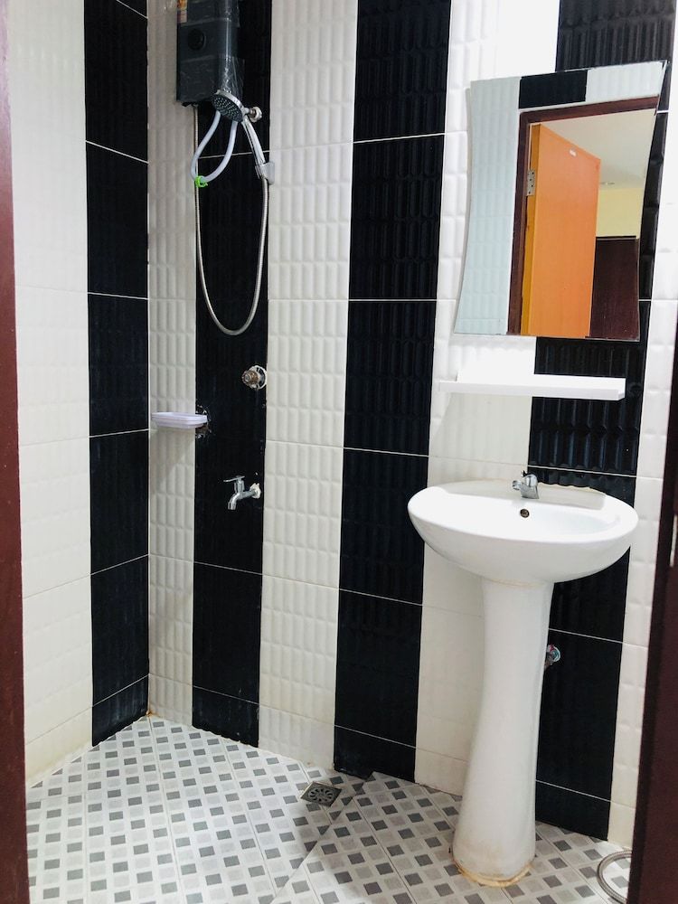 Royal Star Suites Pattaya Deluxe Room, 1 King Bed, Balcony 10