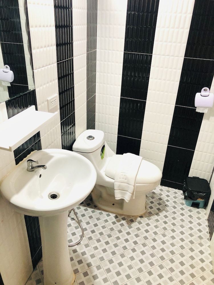 Royal Star Suites Pattaya Deluxe Room, 1 King Bed, Balcony 9