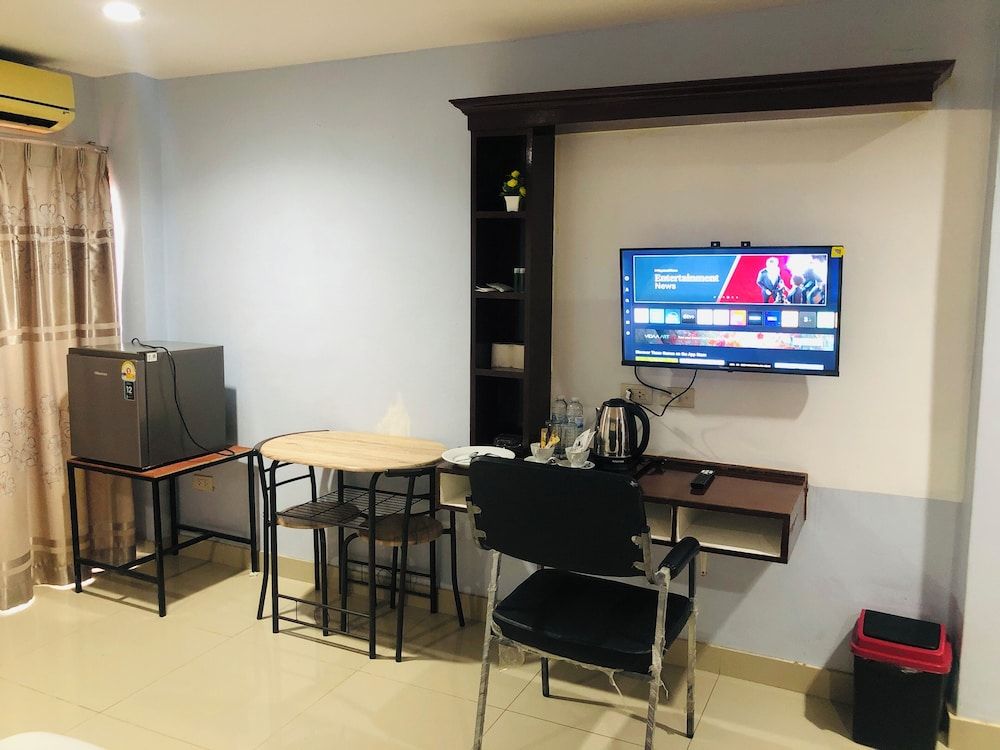 Royal Star Suites Pattaya Deluxe Room, 1 King Bed, Balcony 11