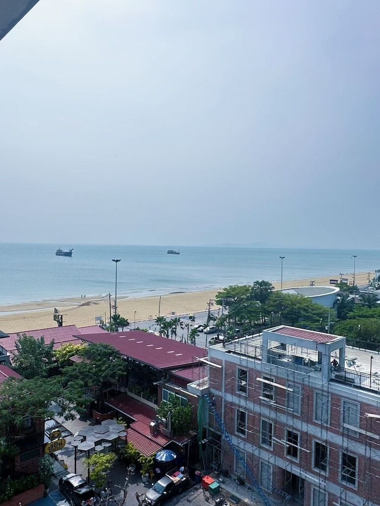 NEO SEA VIEW CONDO Comfort Condo 4