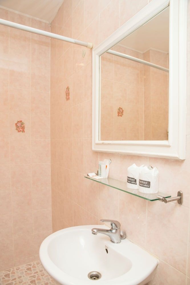 S Lodge Pattaya (formally known as Sabai Lodge) Standard Room 5